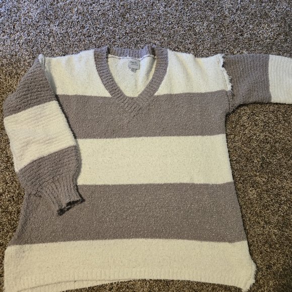 Womans Striped V-Neck Sweater - Picture 2 of 5